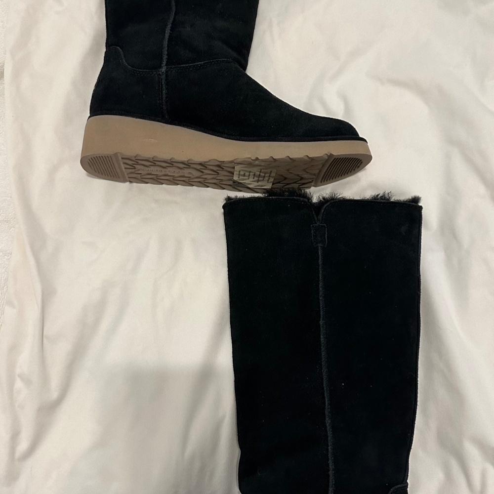 NWOT Koolaburra Ugg Boots Size 5